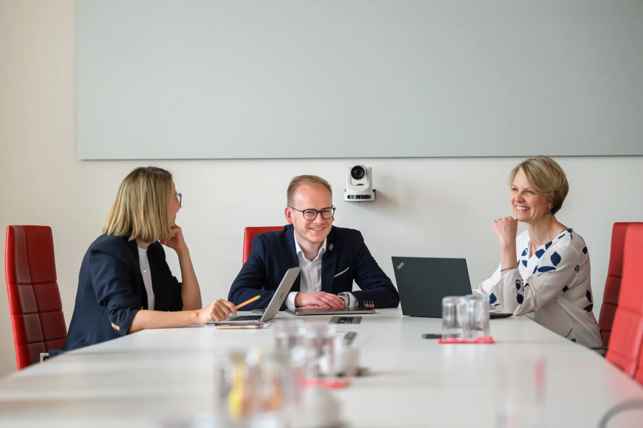 Vedení spolu Prague.bio, zleva: Kristina Svobodová (Marketing Manager), Jiří Fusek (Managing Director), Petra Kinzlová (CEO), foto: Petra Hajská